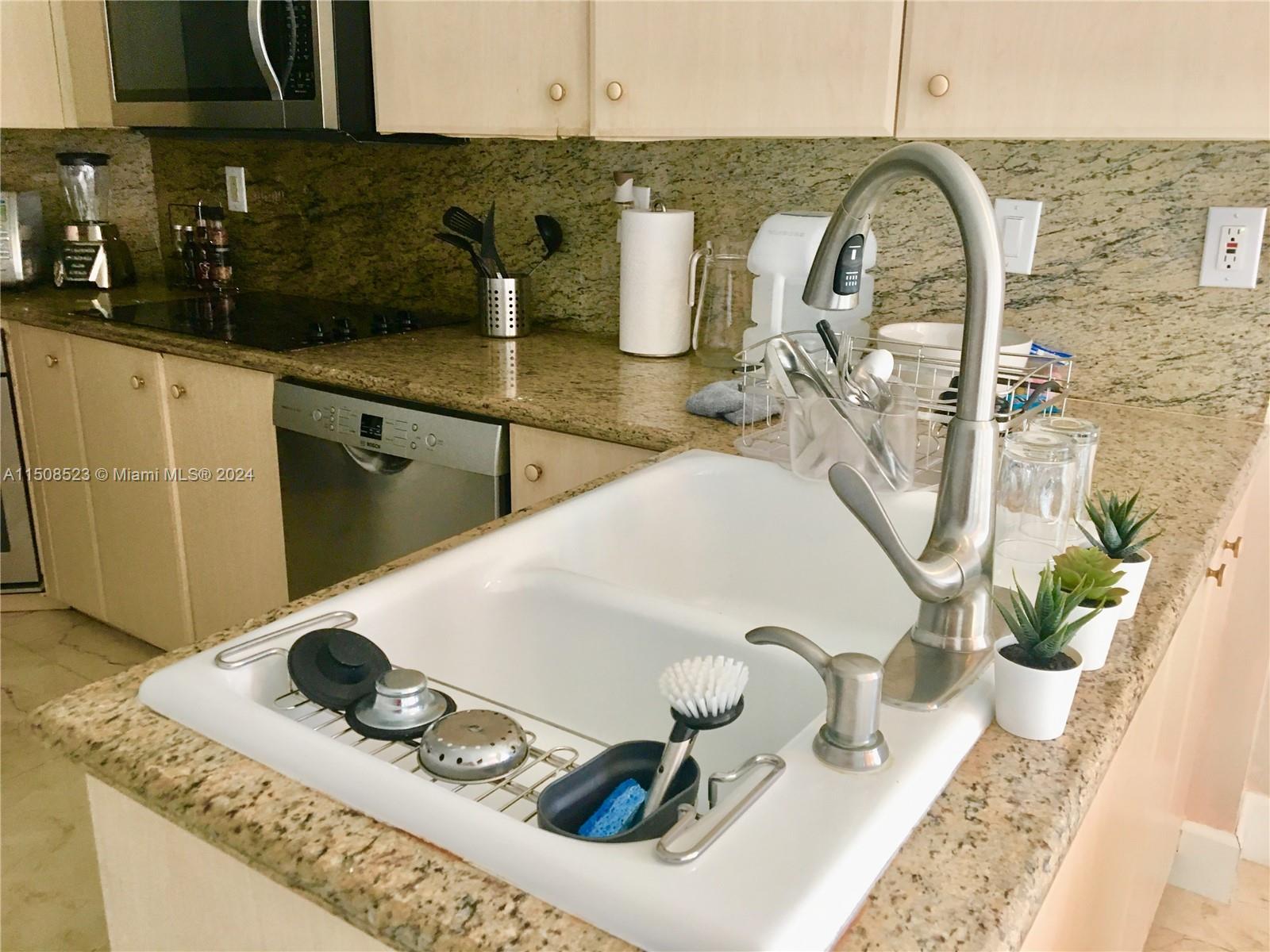 3370 Hidden Bay Dr 2010, Aventura, Florida 33180, 3 Bedrooms Bedrooms, ,2 BathroomsBathrooms,Residentiallease,For Rent,3370 Hidden Bay Dr 2010,A11508523