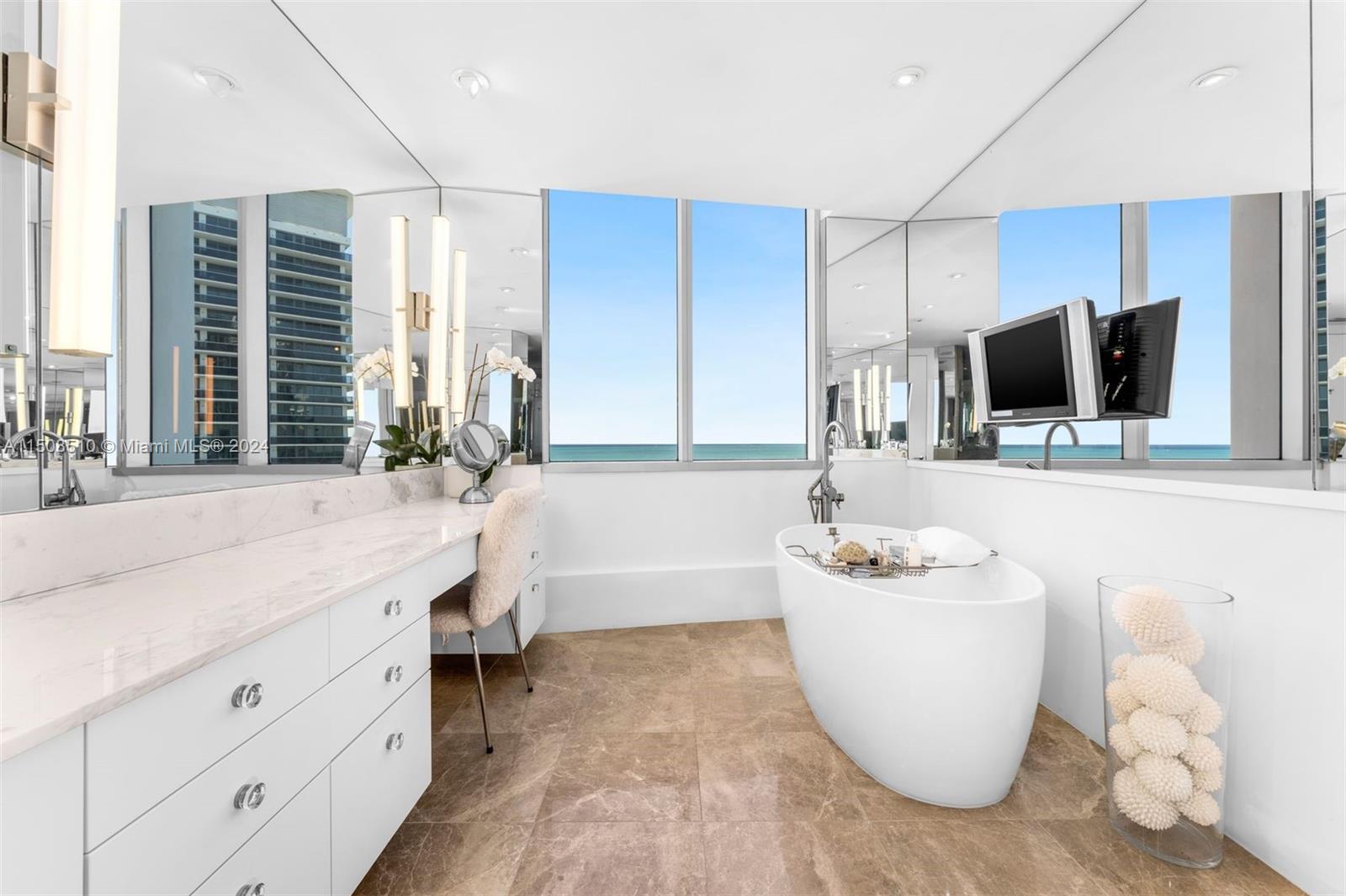 5959 Collins Ave, Miami Beach, FL, 33140 United States, 3 Bedrooms Bedrooms, ,4 BathroomsBathrooms,Residential,For Sale,Collins Ave,A11508510