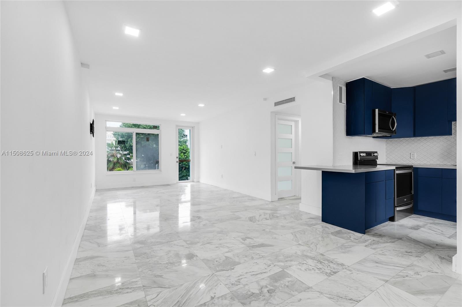 Miami Beach, Florida 33139, 1 Bedroom Bedrooms, ,1 BathroomBathrooms,Residential,For Sale,A11508625