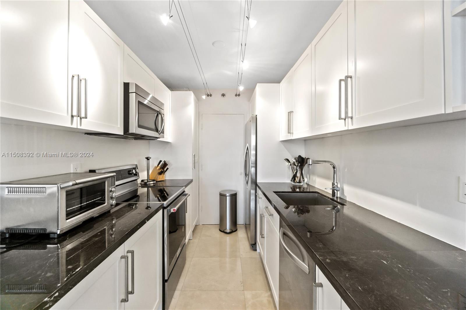 100 Lincoln Rd 1202, Miami Beach, Florida 33139, 1 Bedroom Bedrooms, ,1 BathroomBathrooms,Residentiallease,For Rent,100 Lincoln Rd 1202,A11508392