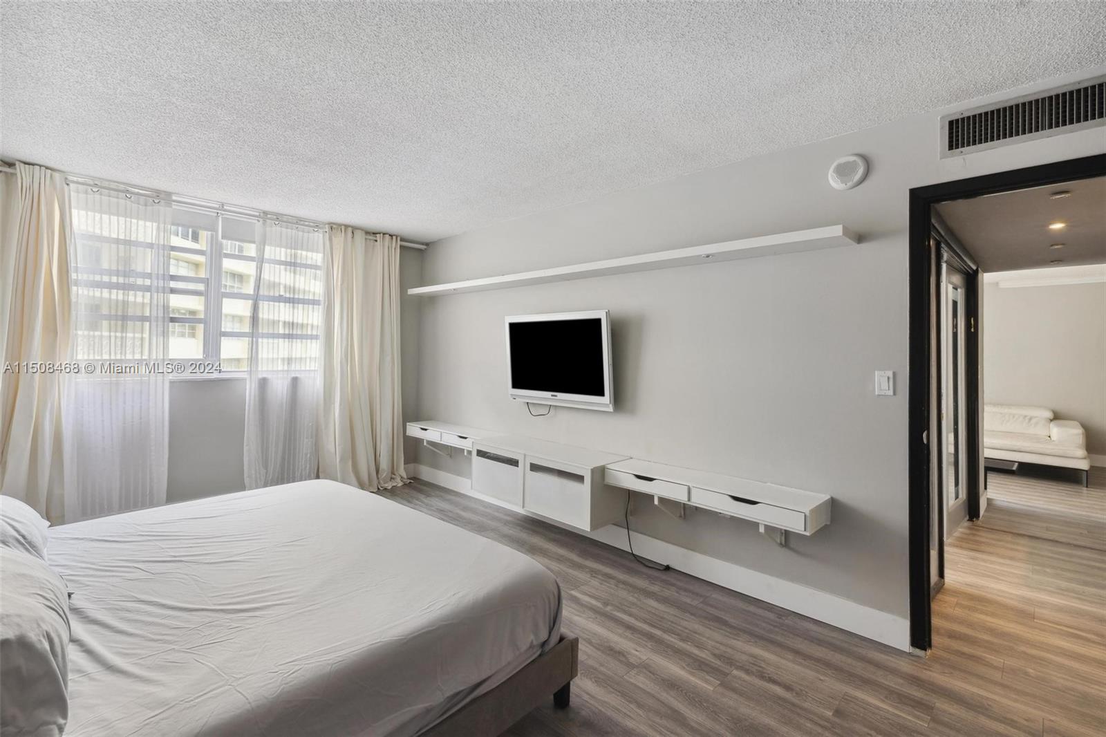 1833 S Ocean Dr 405, Hallandale Beach, Florida 33009, 1 Bedroom Bedrooms, ,1 BathroomBathrooms,Residential,For Sale,1833 S Ocean Dr 405,A11508468