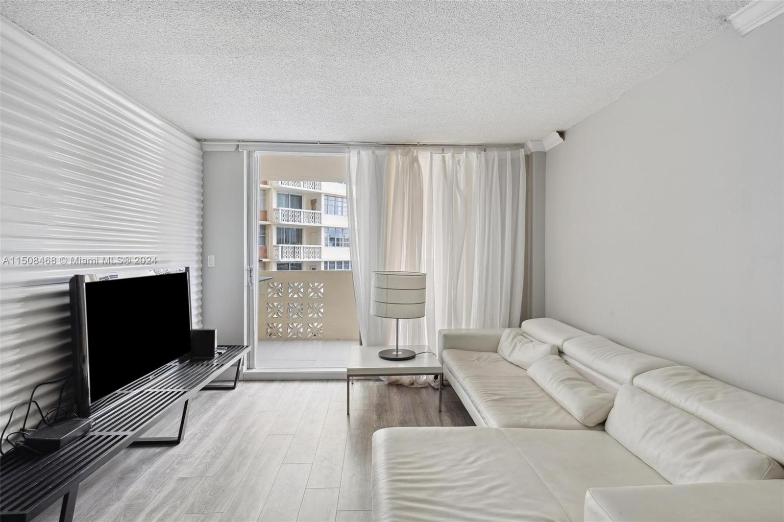 1833 S Ocean Dr 405, Hallandale Beach, Florida 33009, 1 Bedroom Bedrooms, ,1 BathroomBathrooms,Residential,For Sale,1833 S Ocean Dr 405,A11508468