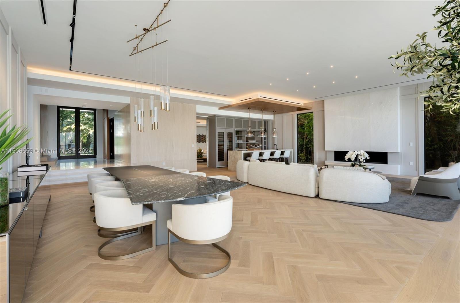 5310 N Bay Rd, Miami Beach, Florida 33140, 6 Bedrooms Bedrooms, ,8 BathroomsBathrooms,Residential,For Sale,5310 N Bay Rd,A11508659