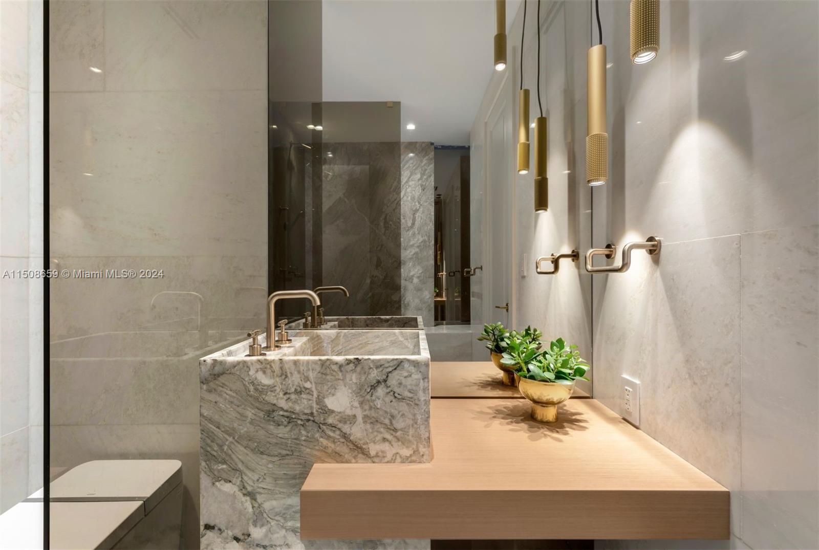 5310 N Bay Rd, Miami Beach, Florida 33140, 6 Bedrooms Bedrooms, ,8 BathroomsBathrooms,Residential,For Sale,5310 N Bay Rd,A11508659