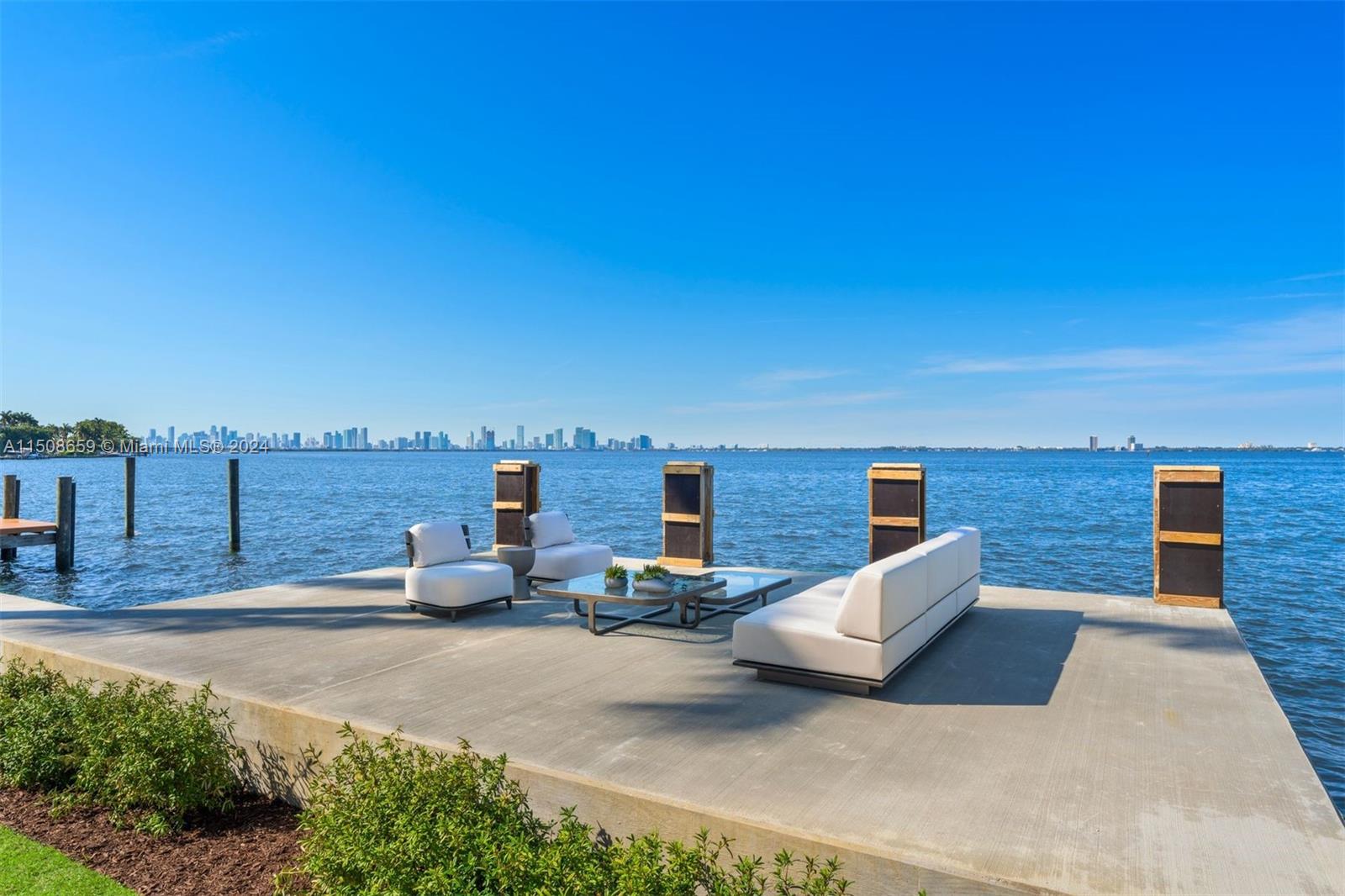 5310 N Bay Rd, Miami Beach, Florida 33140, 6 Bedrooms Bedrooms, ,8 BathroomsBathrooms,Residential,For Sale,5310 N Bay Rd,A11508659