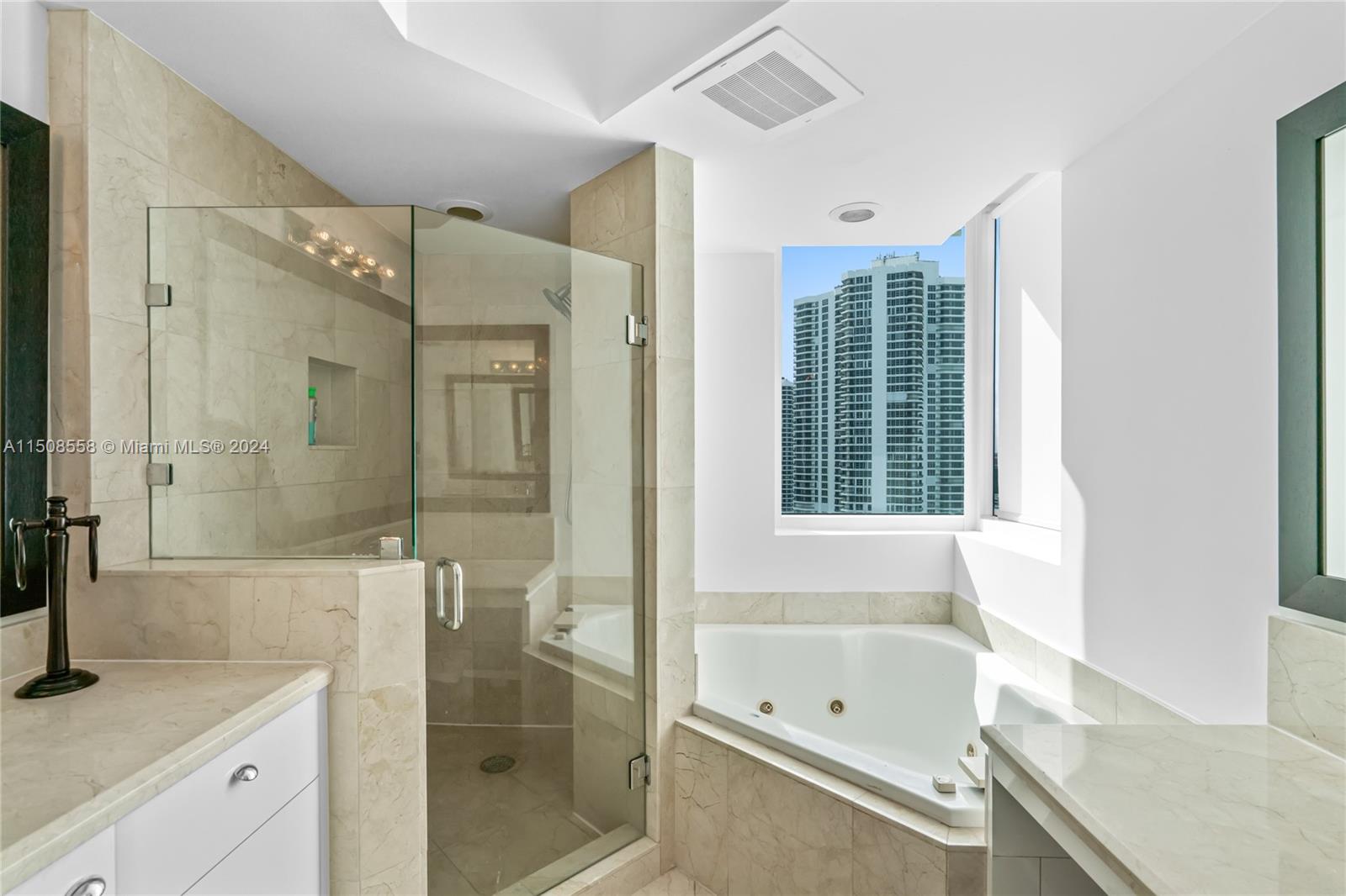 19400 Turnberry Way 1731, Aventura, Florida 33180, 3 Bedrooms Bedrooms, ,3 BathroomsBathrooms,Residentiallease,For Rent,19400 Turnberry Way 1731,A11508558