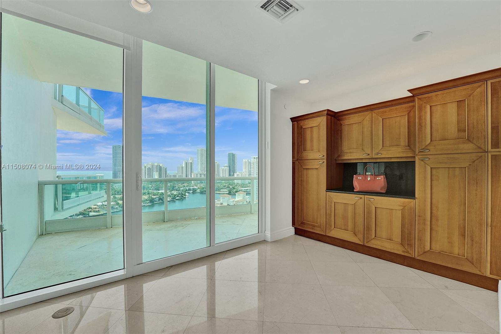 20155 NE 38th Ct 2201, Aventura, FL 33180, 4 Bedrooms Bedrooms, ,6 BathroomsBathrooms,Residential,For Sale,38th Ct,A11508074