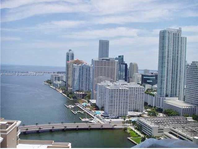 NEW APPLIANCES AND FLOORING....   LIVE THE GOOD LIFE AT THE COURTS ON BRICKELL KEY. THIS FANTASTIC ONE BEDROOM ONE AND A HALF BATHROOM IS THE PERFECT RESIDENCE TO CALL HOME. GREAT VIEWS OF BISCAYNE BAY, FULL AMENITY BUILDING WILL BRING UNLIMITED ENJOYMENT TO ANY RESIDENT LIVING HERE. THIS IS A GREAT UNIT TO CALL HOME.  BEAUTIFUL VIEWS OF THE BAY AND THE ISLAND!