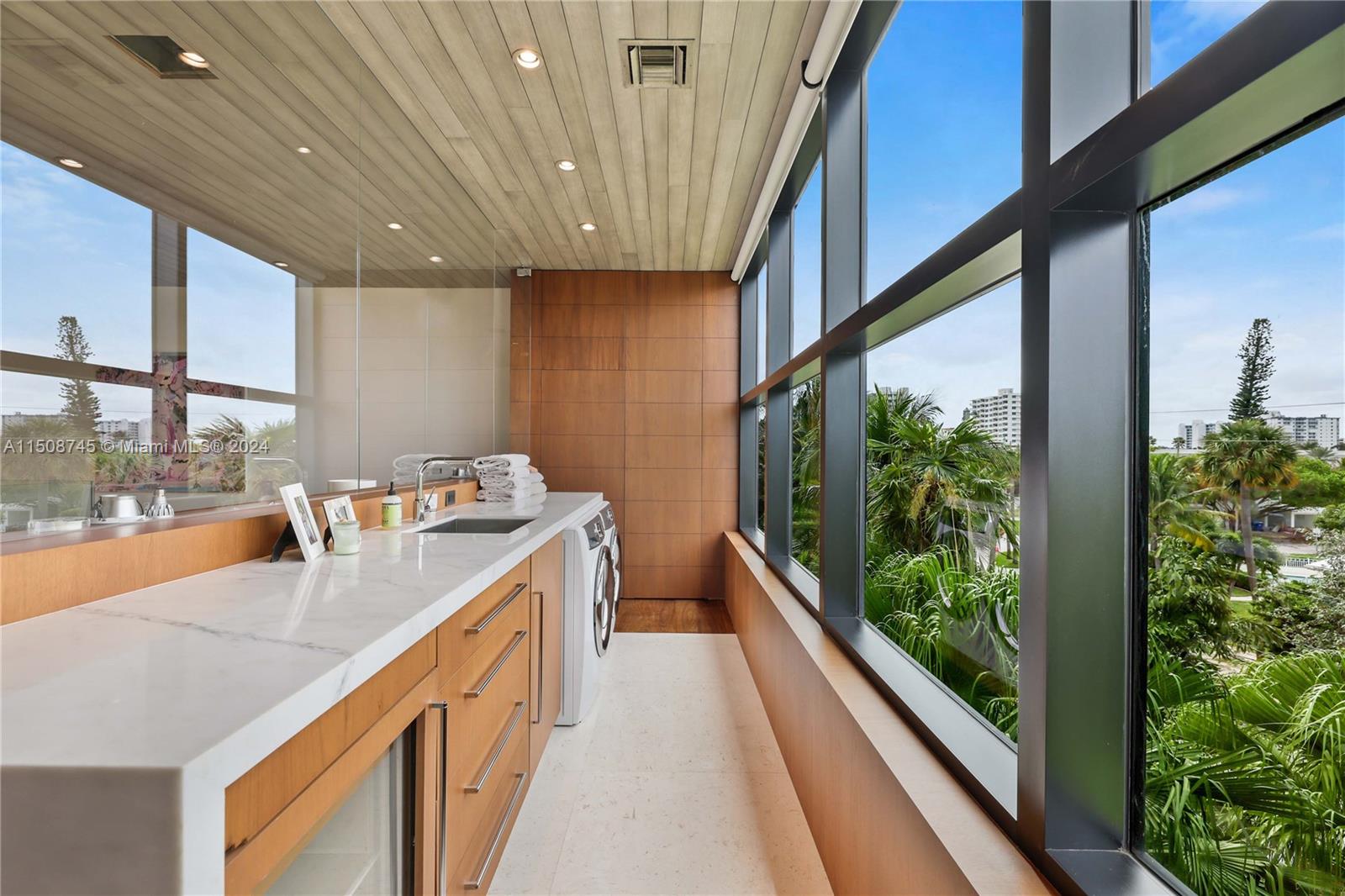 2004 Bay Dr, Pompano Beach, FL, 33062 United States, 6 Bedrooms Bedrooms, ,6 BathroomsBathrooms,Residential,For Sale,Bay Dr,A11508745