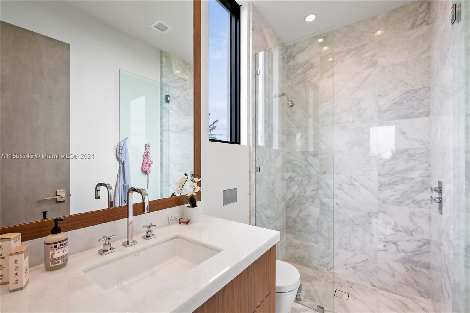 2004 Bay Dr, Pompano Beach, FL, 33062 United States, 6 Bedrooms Bedrooms, ,6 BathroomsBathrooms,Residential,For Sale,Bay Dr,A11508745