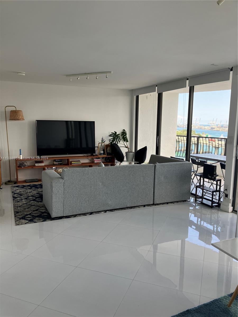 555 NE 15th St 19K, Miami, Florida 33132, 1 Bedroom Bedrooms, ,1 BathroomBathrooms,Residentiallease,For Rent,555 NE 15th St 19K,A11508895
