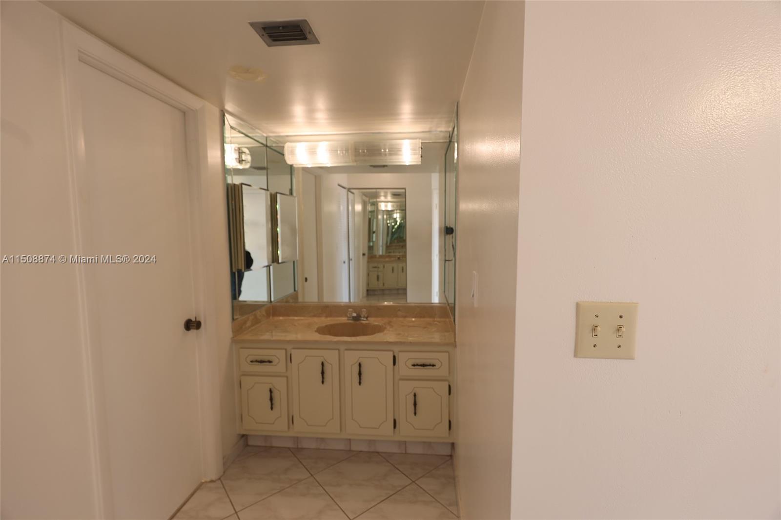 1000 Saint Charles Pl, Pembroke Pines, FL, 33026 United States, 2 Bedrooms Bedrooms, ,2 BathroomsBathrooms,Residential,For Sale,Saint Charles Pl,A11508874