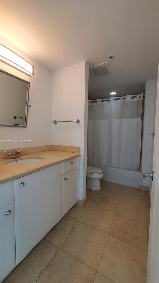 Bathroom on Bedroom II