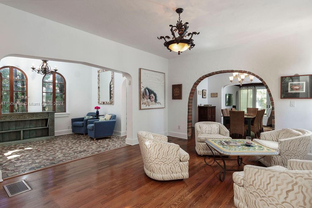 LIVING ROOM WITH ORIGINAL 1920'S FIREPLACE