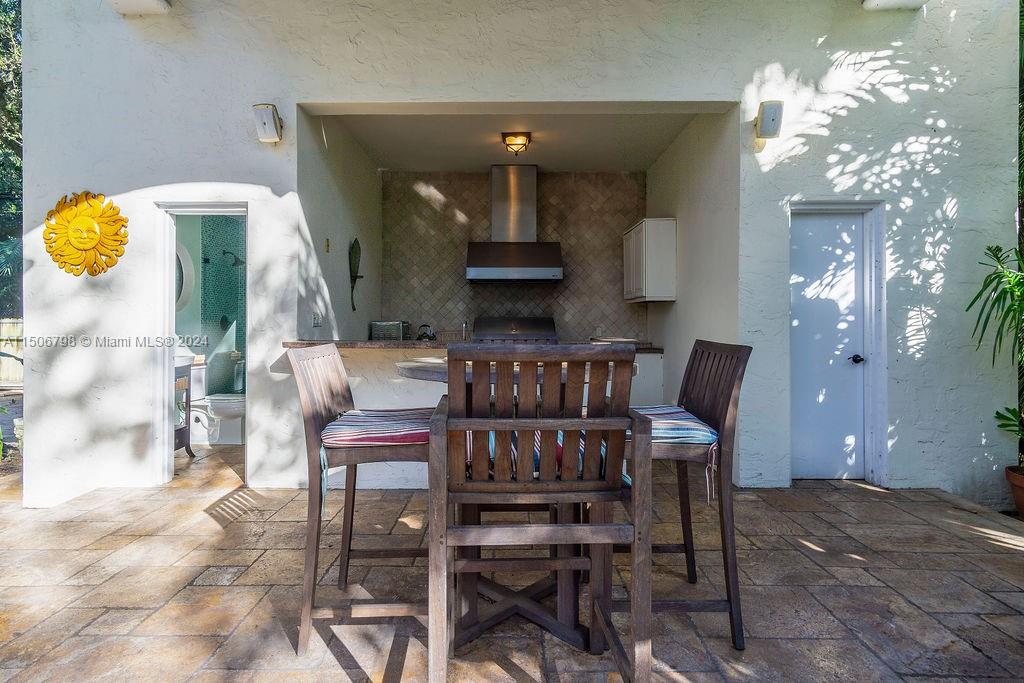 OUTDOOR KITCHEN AND EATING AREA