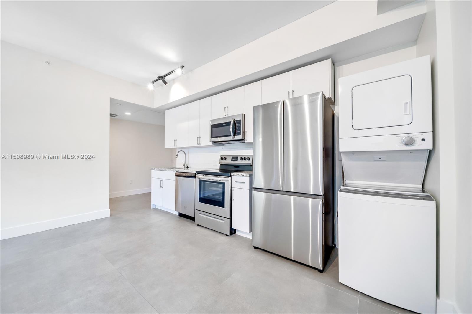 1536 NW 15th Ave 106, Miami, Florida 33125, 2 Bedrooms Bedrooms, ,1 BathroomBathrooms,Residentiallease,For Rent,1536 NW 15th Ave 106,A11508989