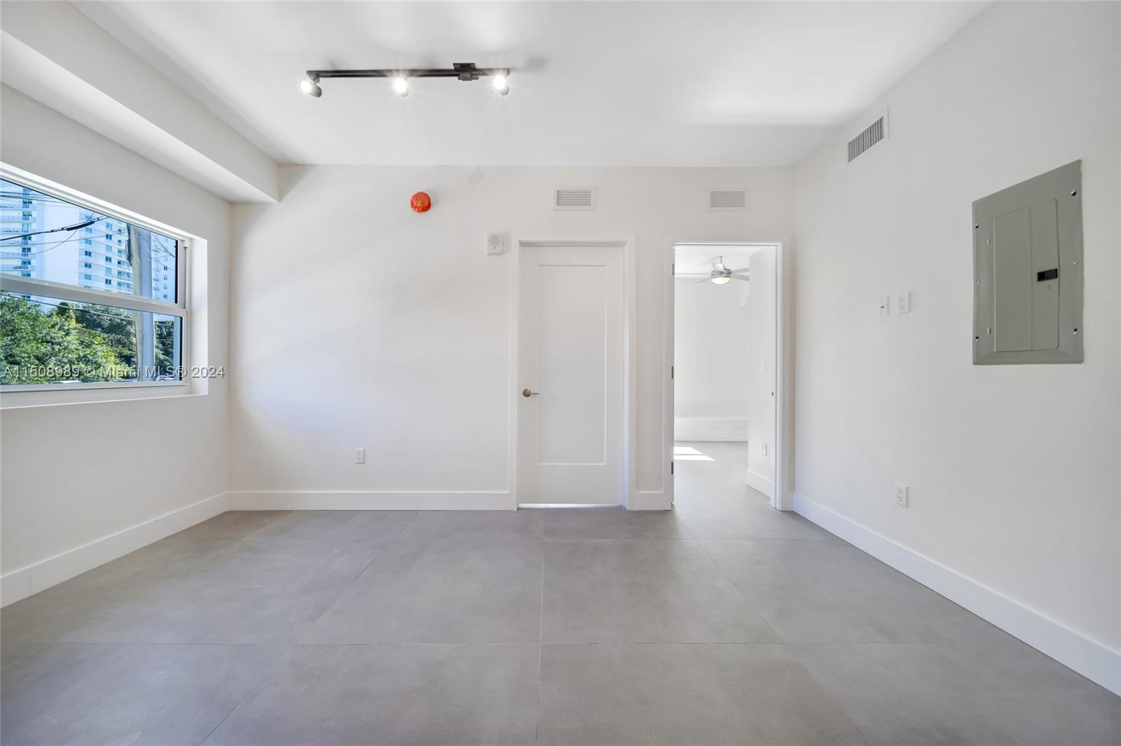 1536 NW 15th Ave 106, Miami, Florida 33125, 2 Bedrooms Bedrooms, ,1 BathroomBathrooms,Residentiallease,For Rent,1536 NW 15th Ave 106,A11508989