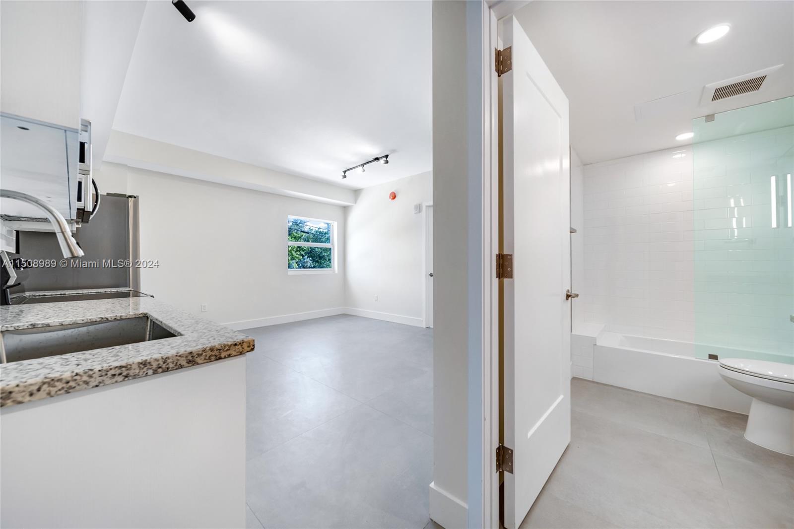 1536 NW 15th Ave 106, Miami, Florida 33125, 2 Bedrooms Bedrooms, ,1 BathroomBathrooms,Residentiallease,For Rent,1536 NW 15th Ave 106,A11508989