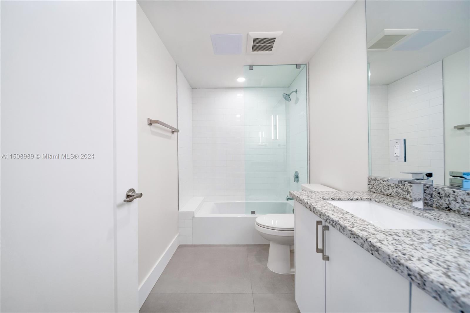 1536 NW 15th Ave 106, Miami, Florida 33125, 2 Bedrooms Bedrooms, ,1 BathroomBathrooms,Residentiallease,For Rent,1536 NW 15th Ave 106,A11508989