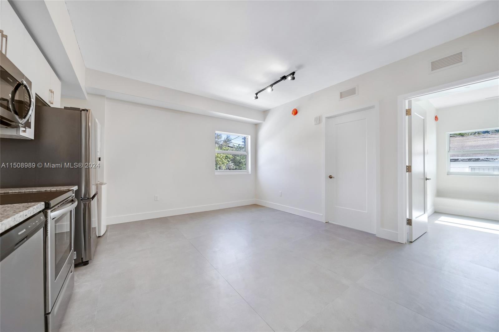 1536 NW 15th Ave 106, Miami, Florida 33125, 2 Bedrooms Bedrooms, ,1 BathroomBathrooms,Residentiallease,For Rent,1536 NW 15th Ave 106,A11508989