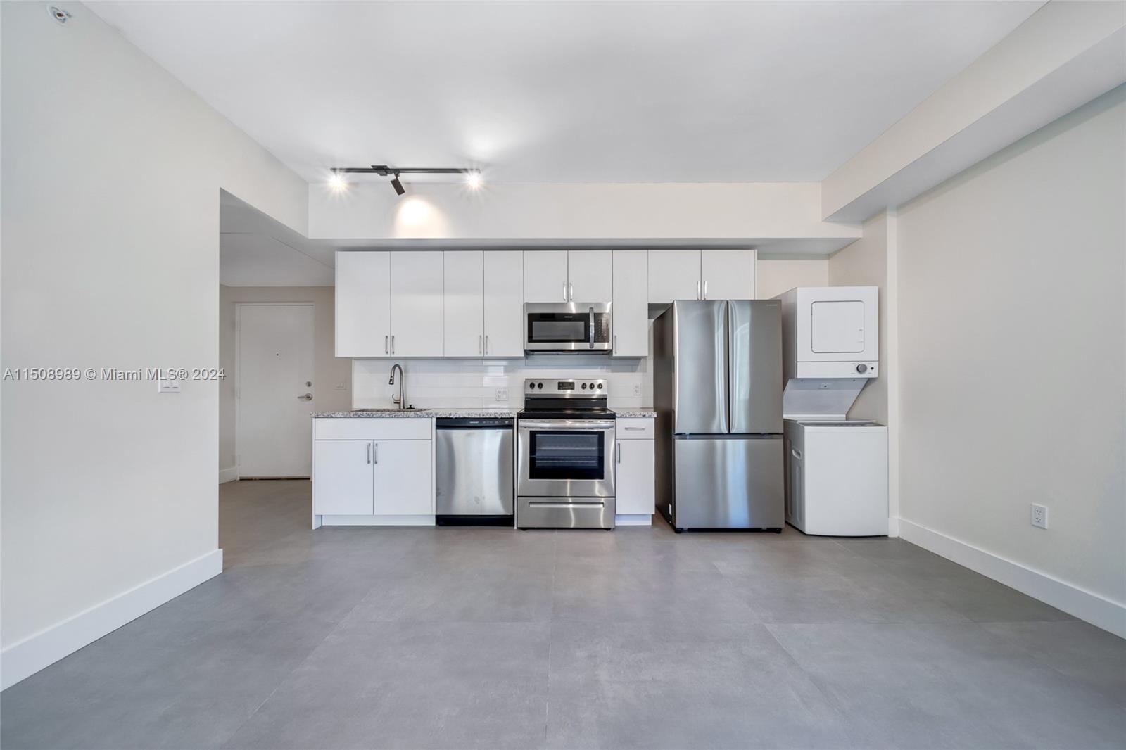 1536 NW 15th Ave 106, Miami, Florida 33125, 2 Bedrooms Bedrooms, ,1 BathroomBathrooms,Residentiallease,For Rent,1536 NW 15th Ave 106,A11508989