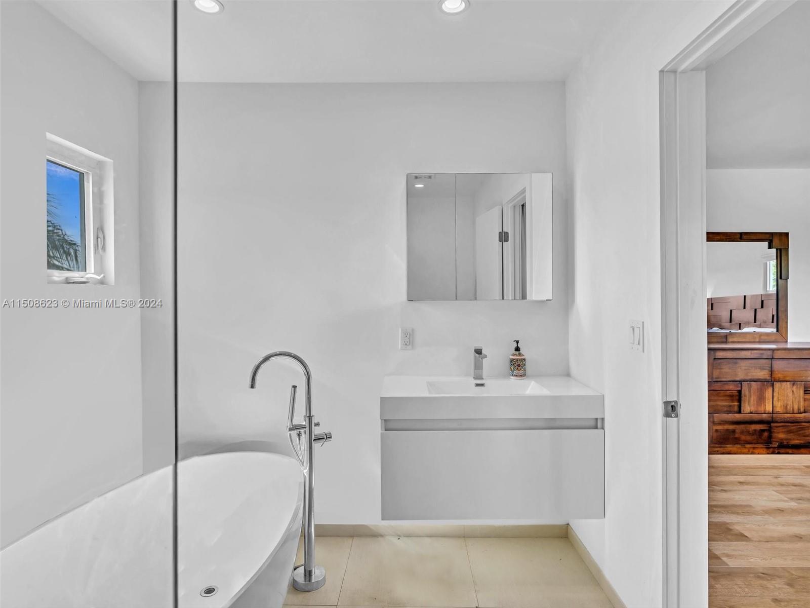 19525 NE 22nd Ave, Miami, Florida 33180, 4 Bedrooms Bedrooms, ,3 BathroomsBathrooms,Residential,For Sale,19525 NE 22nd Ave,A11508623