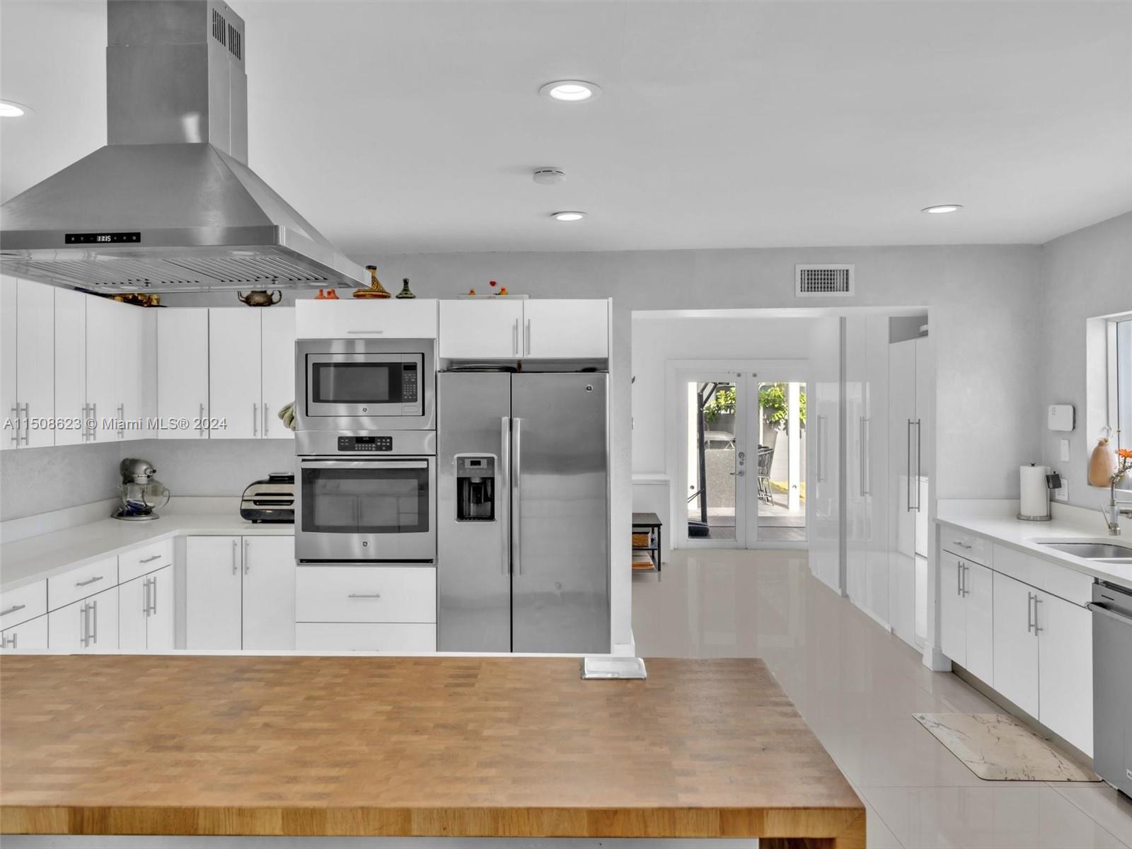 19525 NE 22nd Ave, Miami, Florida 33180, 4 Bedrooms Bedrooms, ,3 BathroomsBathrooms,Residential,For Sale,19525 NE 22nd Ave,A11508623