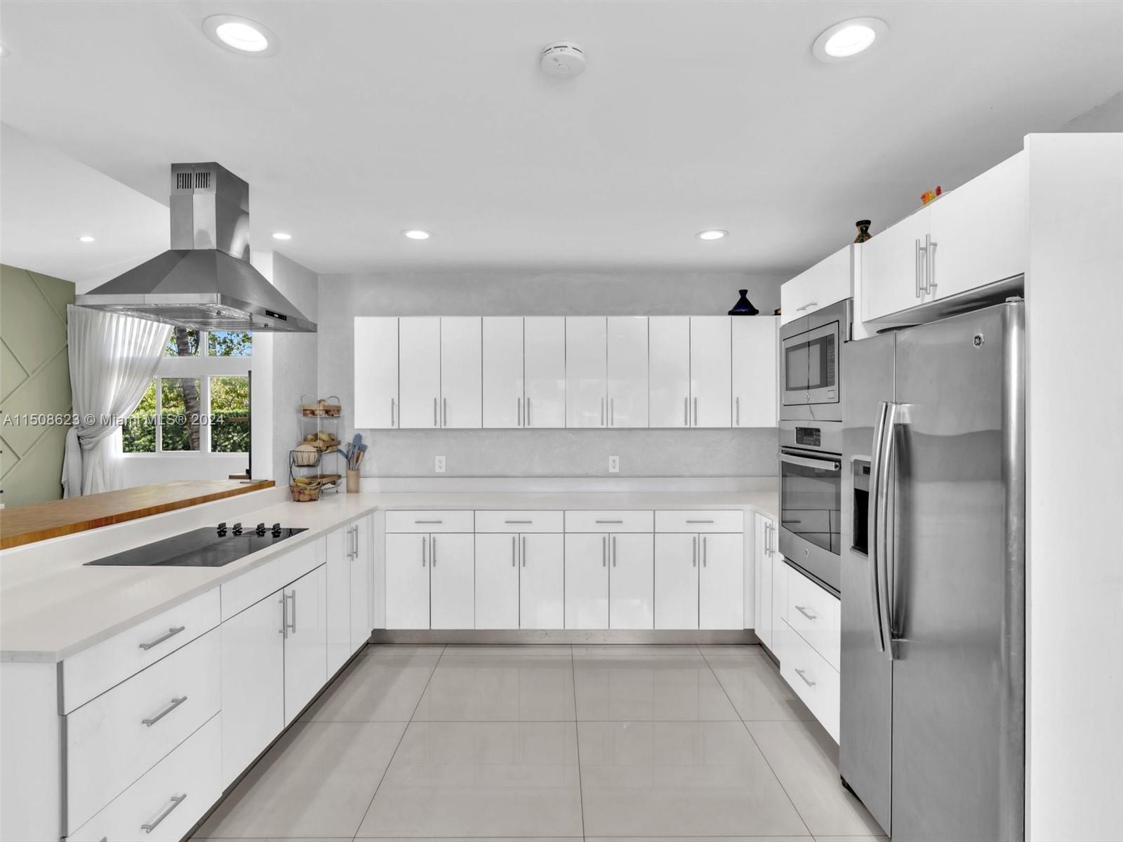 19525 NE 22nd Ave, Miami, Florida 33180, 4 Bedrooms Bedrooms, ,3 BathroomsBathrooms,Residential,For Sale,19525 NE 22nd Ave,A11508623