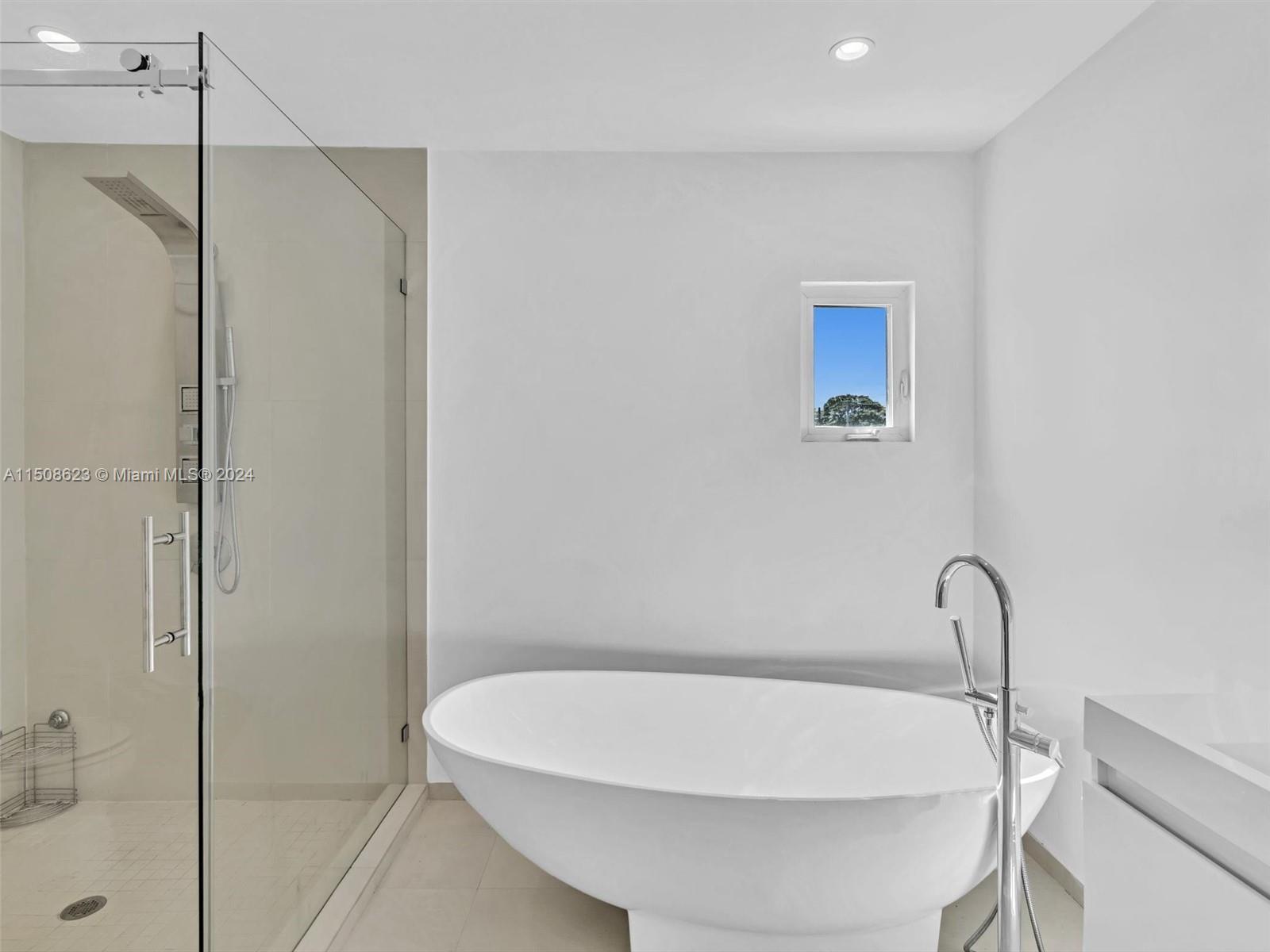 19525 NE 22nd Ave, Miami, Florida 33180, 4 Bedrooms Bedrooms, ,3 BathroomsBathrooms,Residential,For Sale,19525 NE 22nd Ave,A11508623