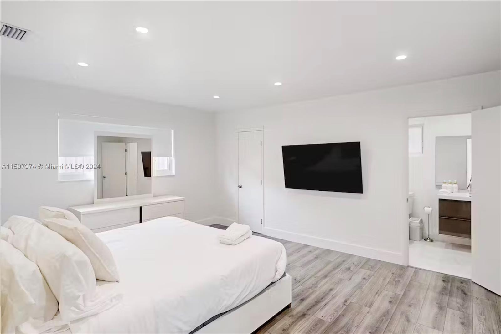 700 NW 9th Ct, Hallandale Beach, Florida 33009, 5 Bedrooms Bedrooms, ,3 BathroomsBathrooms,Residential,For Sale,700 NW 9th Ct,A11507974