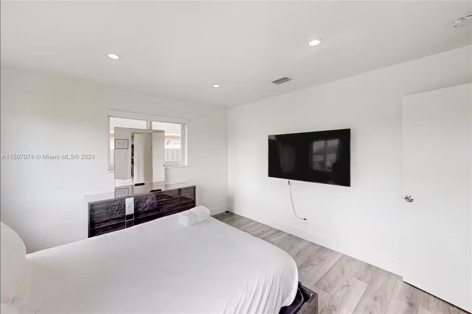 700 NW 9th Ct, Hallandale Beach, Florida 33009, 5 Bedrooms Bedrooms, ,3 BathroomsBathrooms,Residential,For Sale,700 NW 9th Ct,A11507974