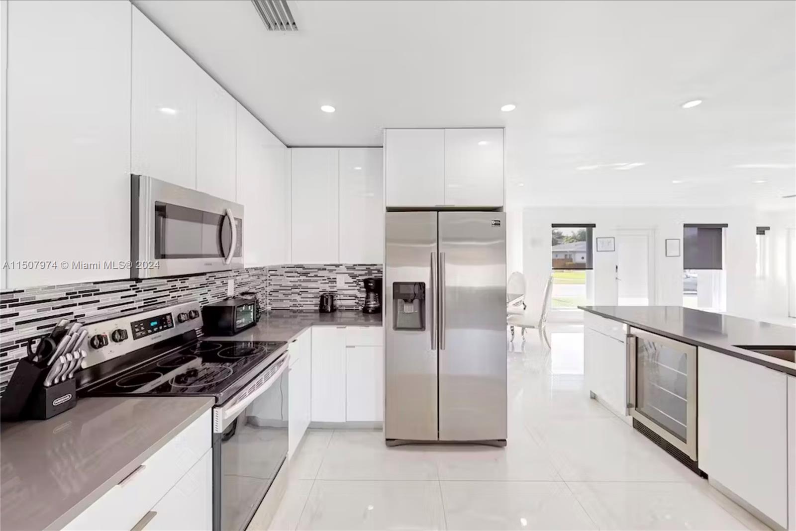 700 NW 9th Ct, Hallandale Beach, Florida 33009, 5 Bedrooms Bedrooms, ,3 BathroomsBathrooms,Residential,For Sale,700 NW 9th Ct,A11507974