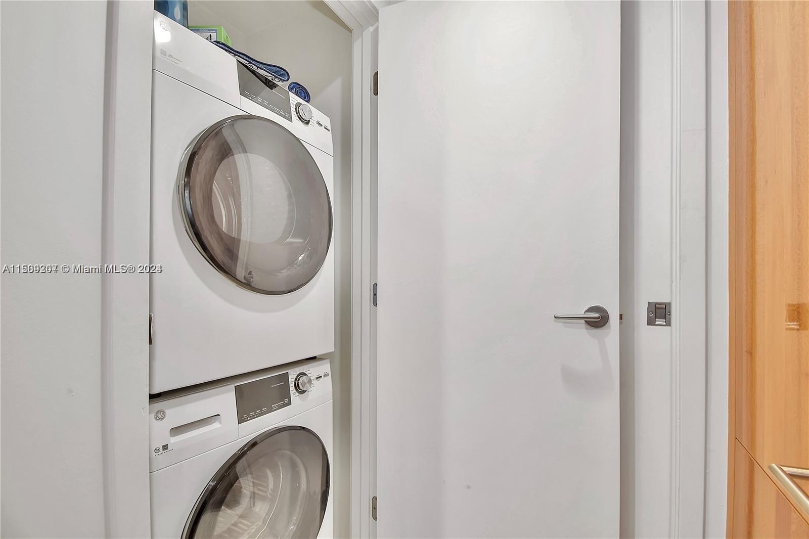 3801 Collins Ave 1004, Miami Beach, Florida 33140, 2 Bedrooms Bedrooms, ,2 BathroomsBathrooms,Residentiallease,For Rent,3801 Collins Ave 1004,A11509207