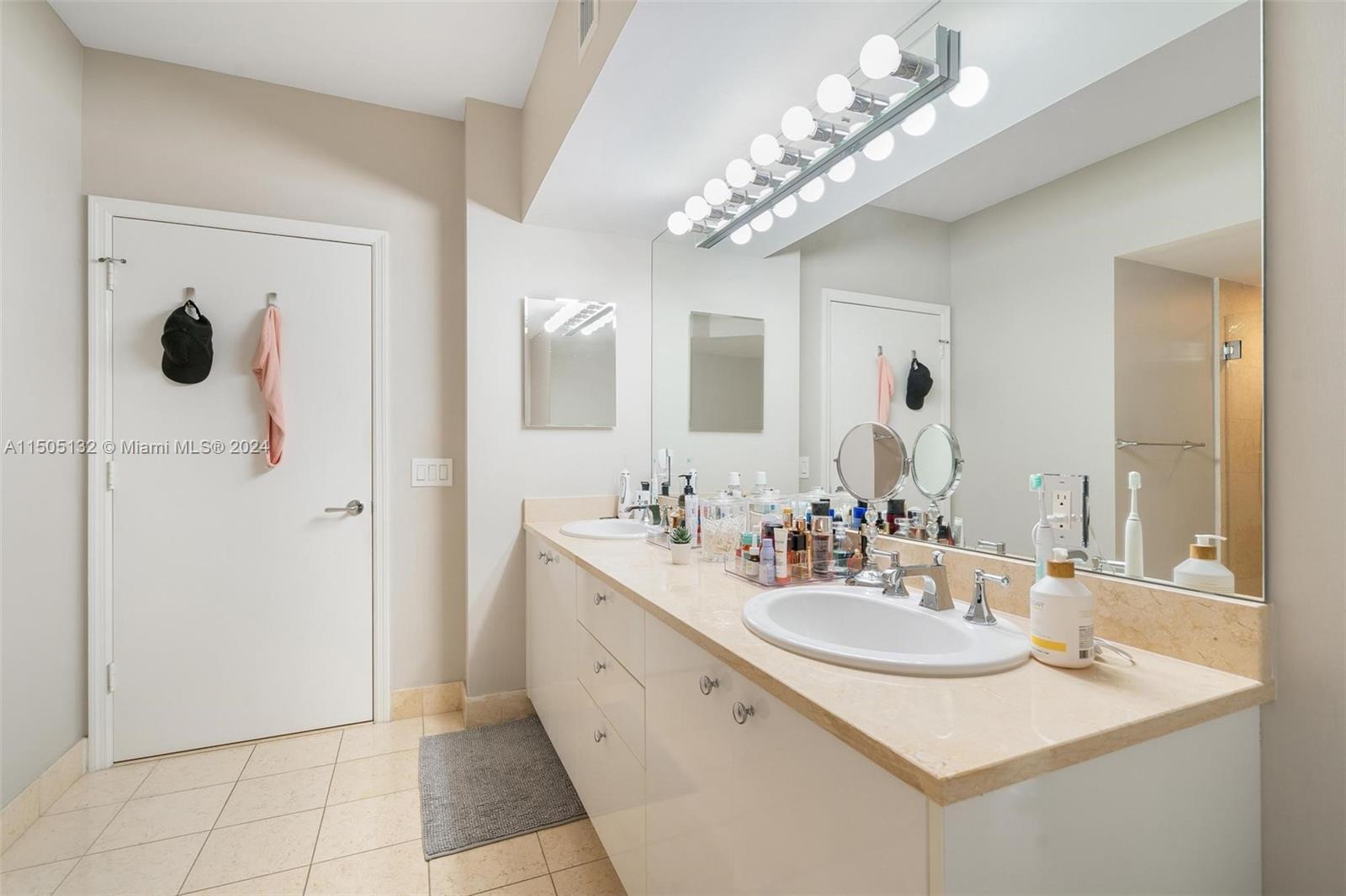 20000 Country Club Dr, Aventura, FL, 33180 United States, 3 Bedrooms Bedrooms, ,3 BathroomsBathrooms,Residential,For Sale,Country Club Dr,A11505132