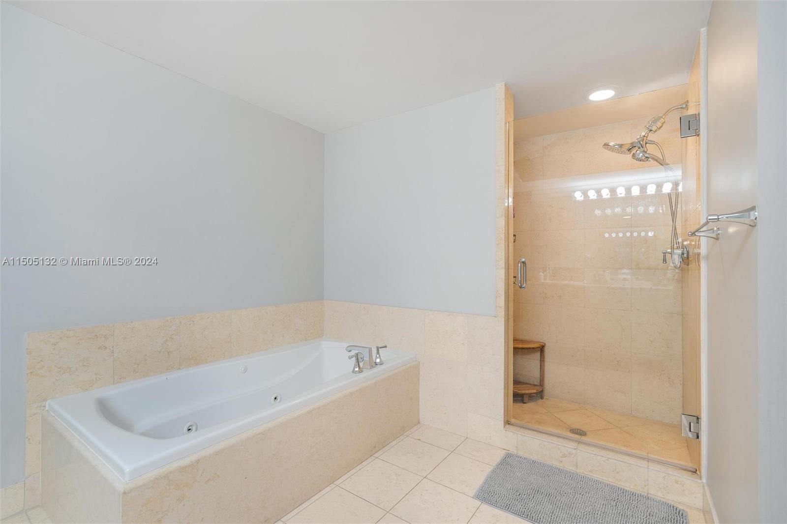 20000 Country Club Dr, Aventura, FL, 33180 United States, 3 Bedrooms Bedrooms, ,3 BathroomsBathrooms,Residential,For Sale,Country Club Dr,A11505132