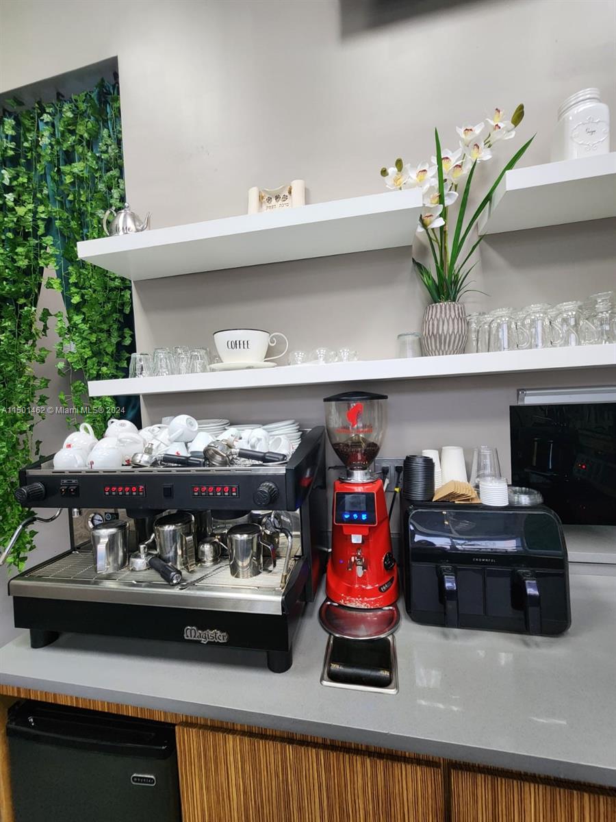 Coffee Shop Stirling Rd, Hollywood, Florida 33020, ,Businessopportunity,For Sale,Coffee Shop Stirling Rd,A11501462