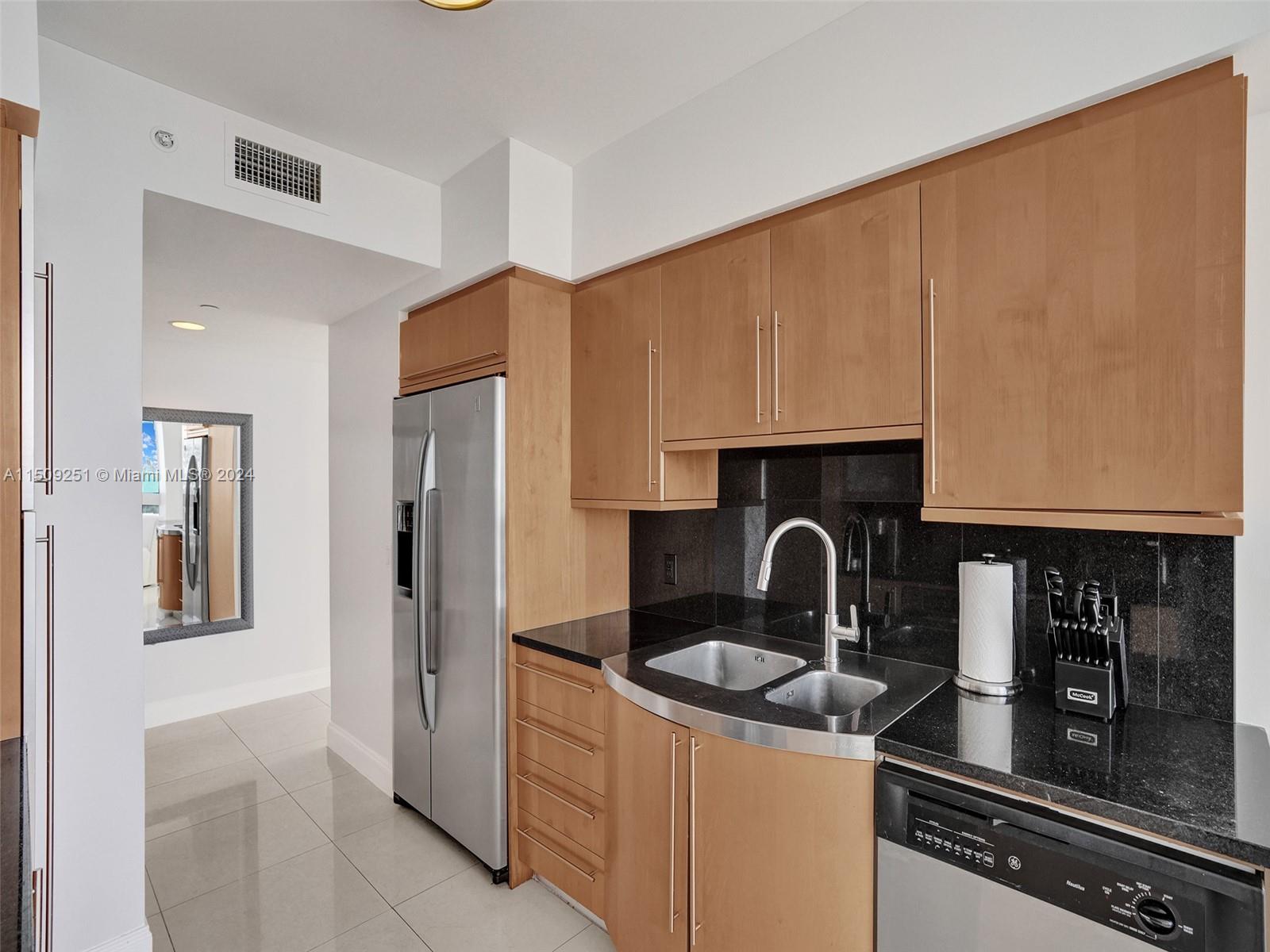 6365 Collins Ave 2007, Miami Beach, Florida 33141, 2 Bedrooms Bedrooms, ,2 BathroomsBathrooms,Residentiallease,For Rent,6365 Collins Ave 2007,A11509251