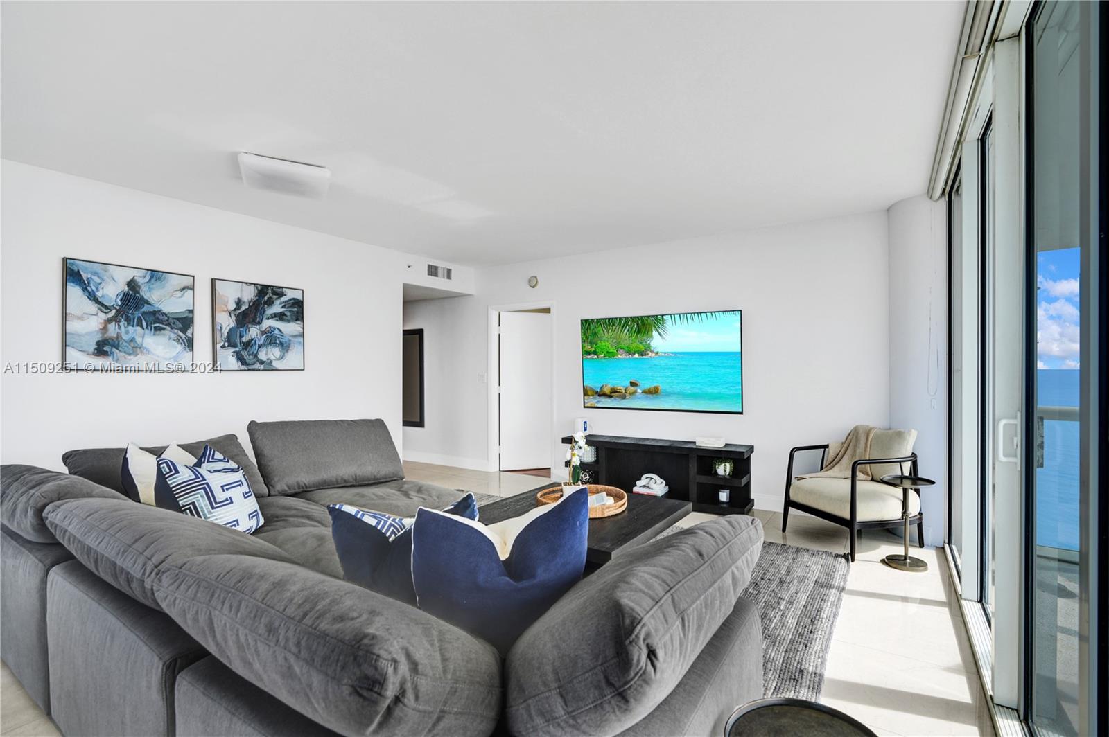 6365 Collins Ave 2007, Miami Beach, Florida 33141, 2 Bedrooms Bedrooms, ,2 BathroomsBathrooms,Residentiallease,For Rent,6365 Collins Ave 2007,A11509251