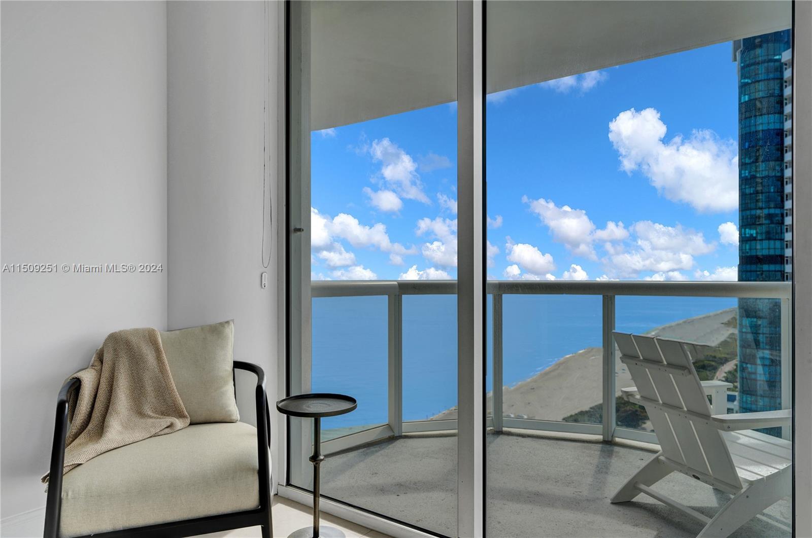 6365 Collins Ave 2007, Miami Beach, Florida 33141, 2 Bedrooms Bedrooms, ,2 BathroomsBathrooms,Residentiallease,For Rent,6365 Collins Ave 2007,A11509251