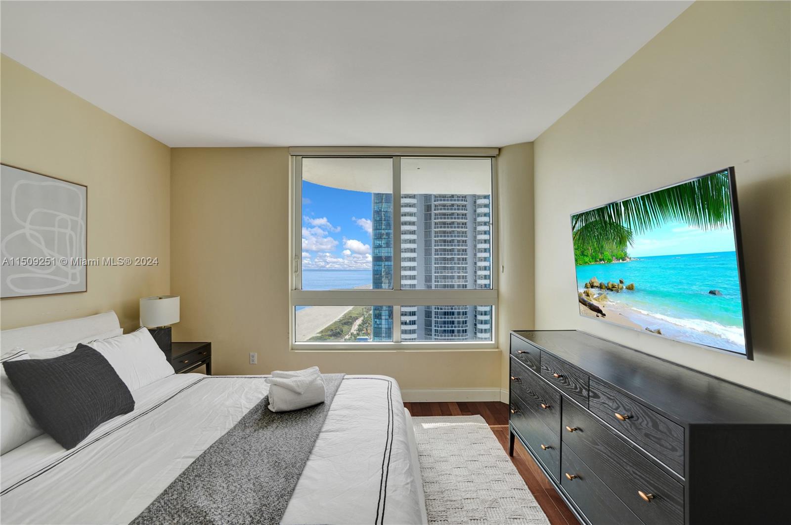 6365 Collins Ave 2007, Miami Beach, Florida 33141, 2 Bedrooms Bedrooms, ,2 BathroomsBathrooms,Residentiallease,For Rent,6365 Collins Ave 2007,A11509251