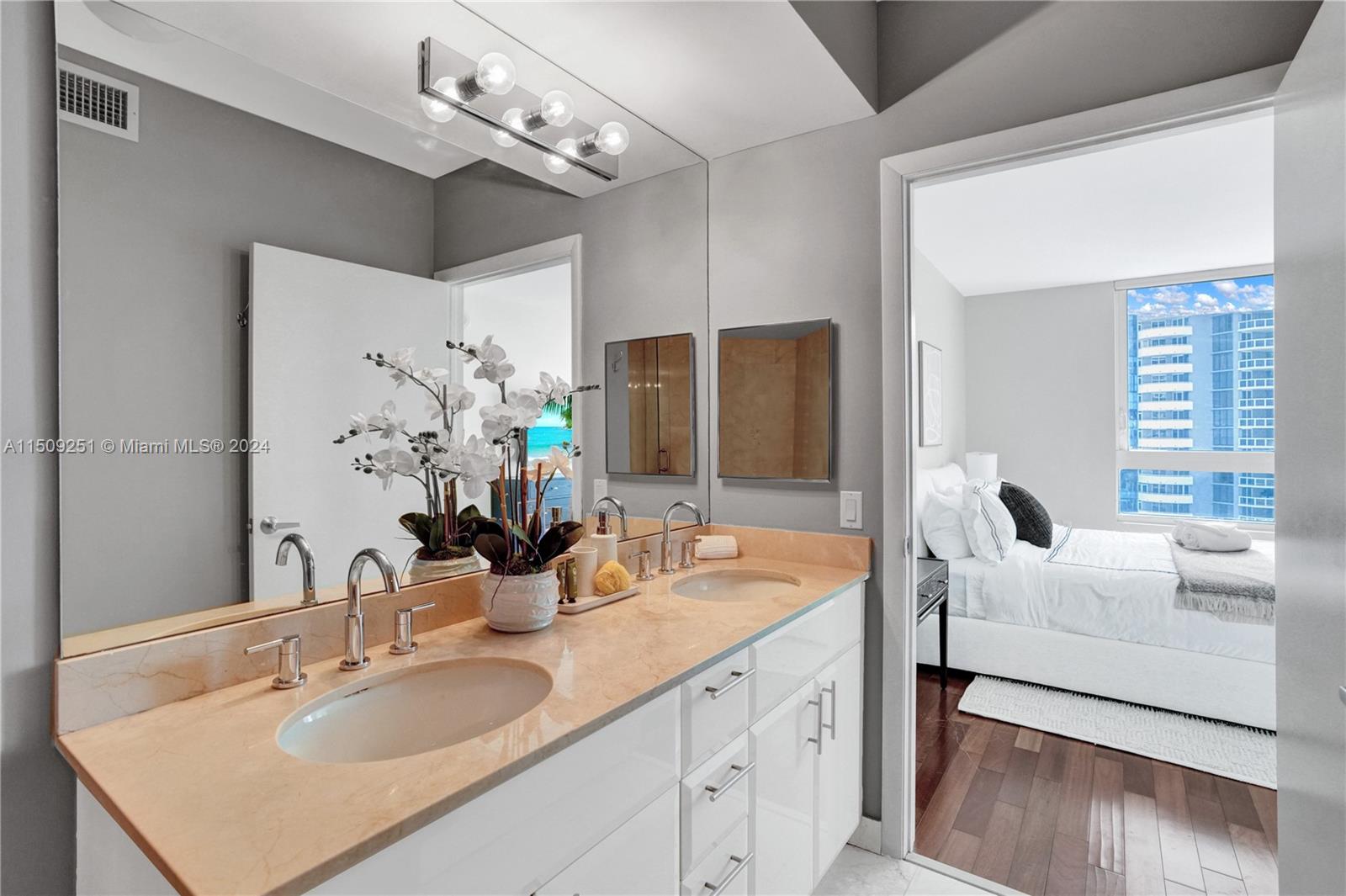 6365 Collins Ave 2007, Miami Beach, Florida 33141, 2 Bedrooms Bedrooms, ,2 BathroomsBathrooms,Residentiallease,For Rent,6365 Collins Ave 2007,A11509251