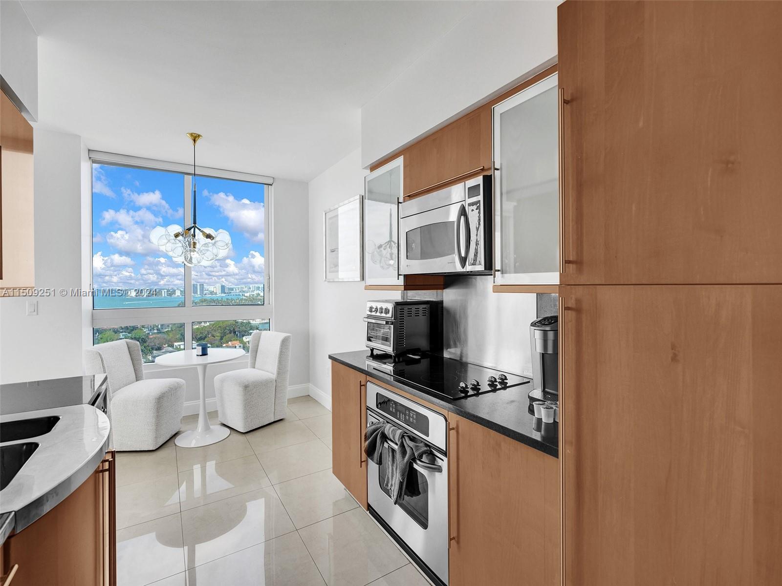 6365 Collins Ave 2007, Miami Beach, Florida 33141, 2 Bedrooms Bedrooms, ,2 BathroomsBathrooms,Residentiallease,For Rent,6365 Collins Ave 2007,A11509251