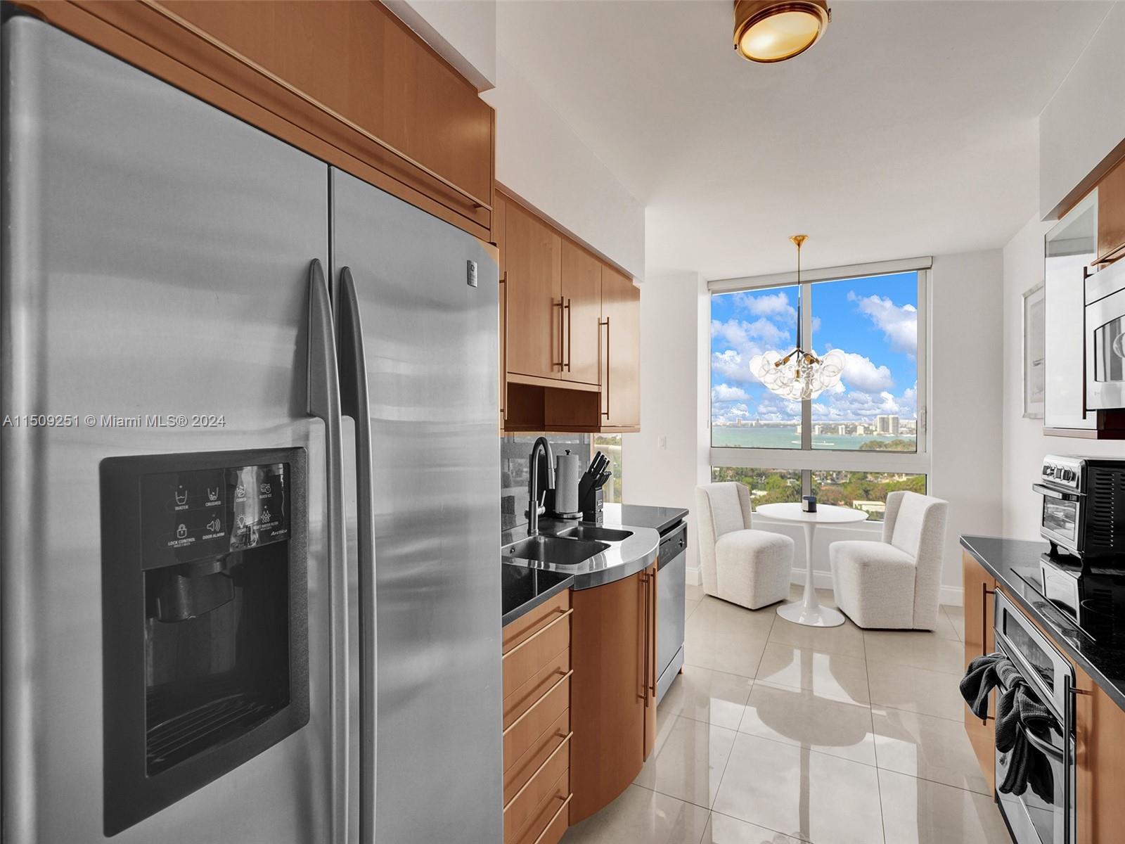 6365 Collins Ave 2007, Miami Beach, Florida 33141, 2 Bedrooms Bedrooms, ,2 BathroomsBathrooms,Residentiallease,For Rent,6365 Collins Ave 2007,A11509251