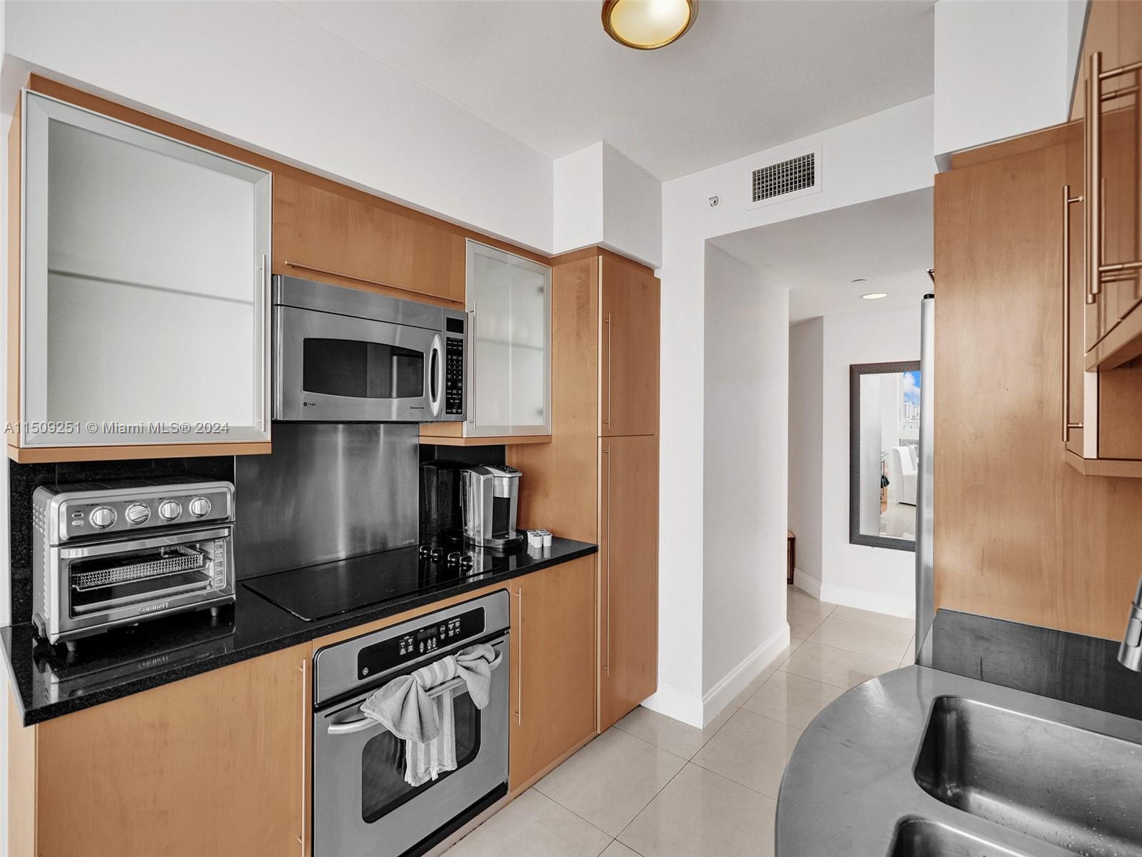 6365 Collins Ave 2007, Miami Beach, Florida 33141, 2 Bedrooms Bedrooms, ,2 BathroomsBathrooms,Residentiallease,For Rent,6365 Collins Ave 2007,A11509251