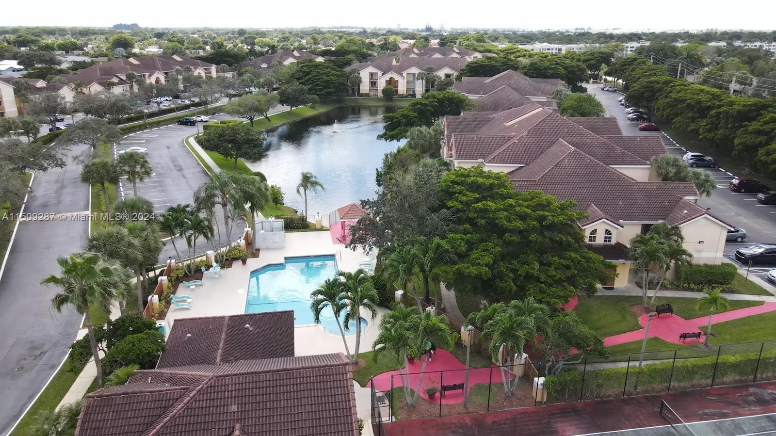 7620 Westwood Dr 216, Tamarac, Florida 33321, 3 Bedrooms Bedrooms, ,2 BathroomsBathrooms,Residential,For Sale,7620 Westwood Dr 216,A11509287