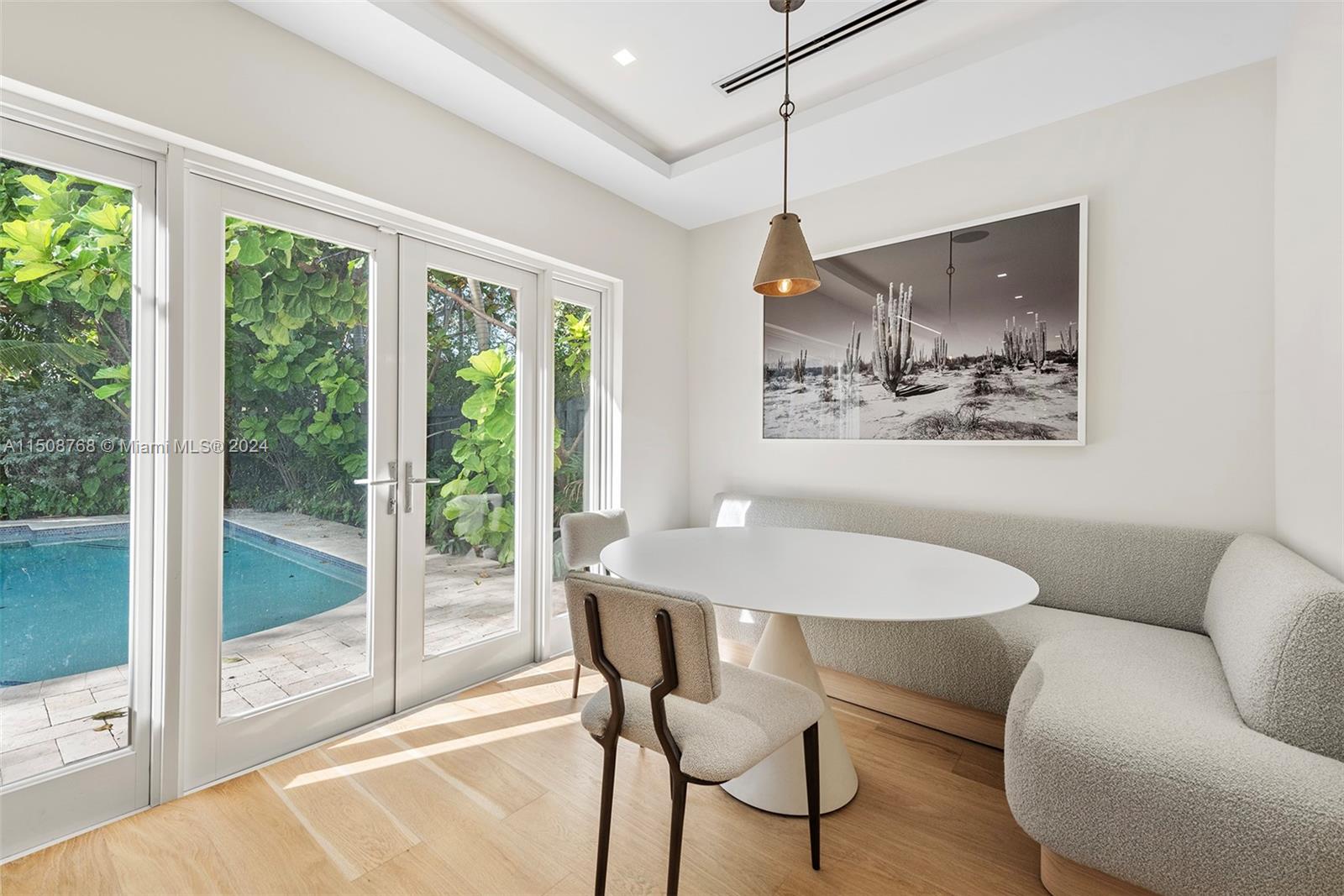 Built in seating area