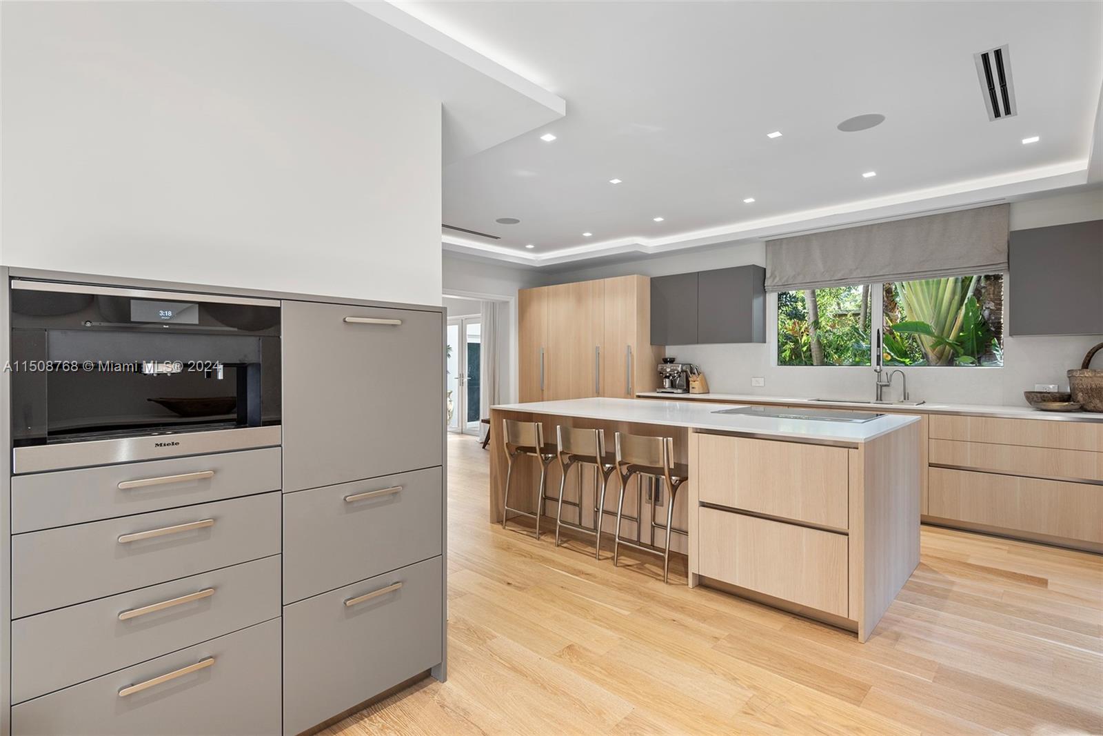 5572 Pine Tree Dr, Miami Beach, FL, 33140 United States, 5 Bedrooms Bedrooms, ,3 BathroomsBathrooms,Residential,For Sale,Pine Tree Dr,A11508768