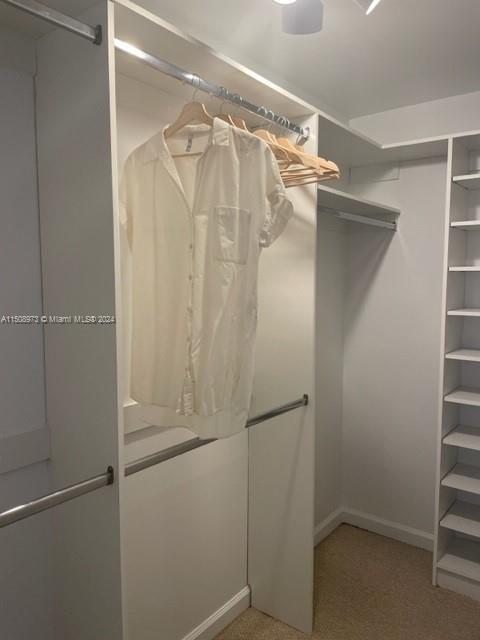1 of 2 Walkin Closets BR