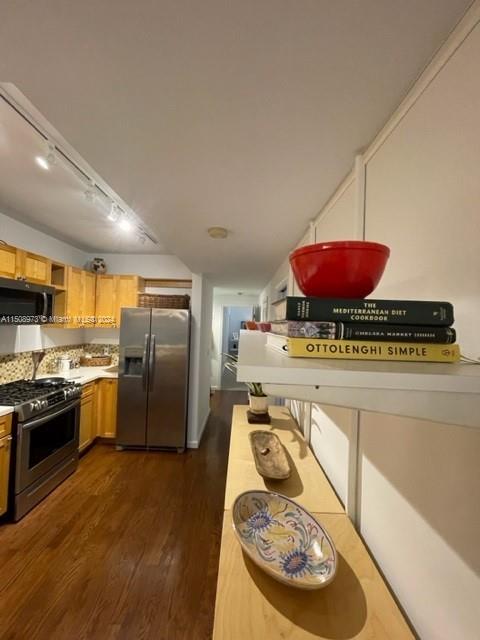 Large Open Kitchen with Lots of Storage Space