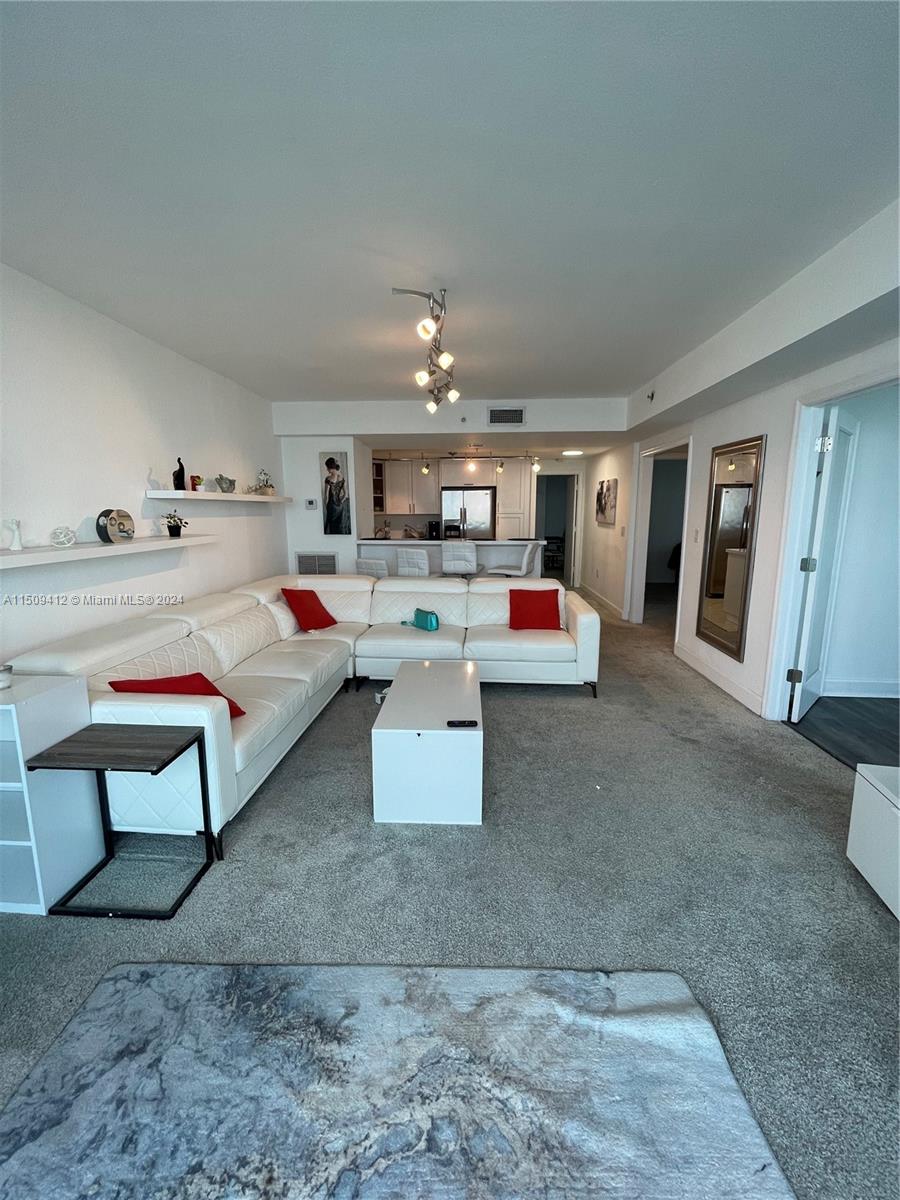 7501 E Treasure Dr 9EF, North Bay Village, Florida 33141, 3 Bedrooms Bedrooms, ,2 BathroomsBathrooms,Residentiallease,For Rent,7501 E Treasure Dr 9EF,A11509412